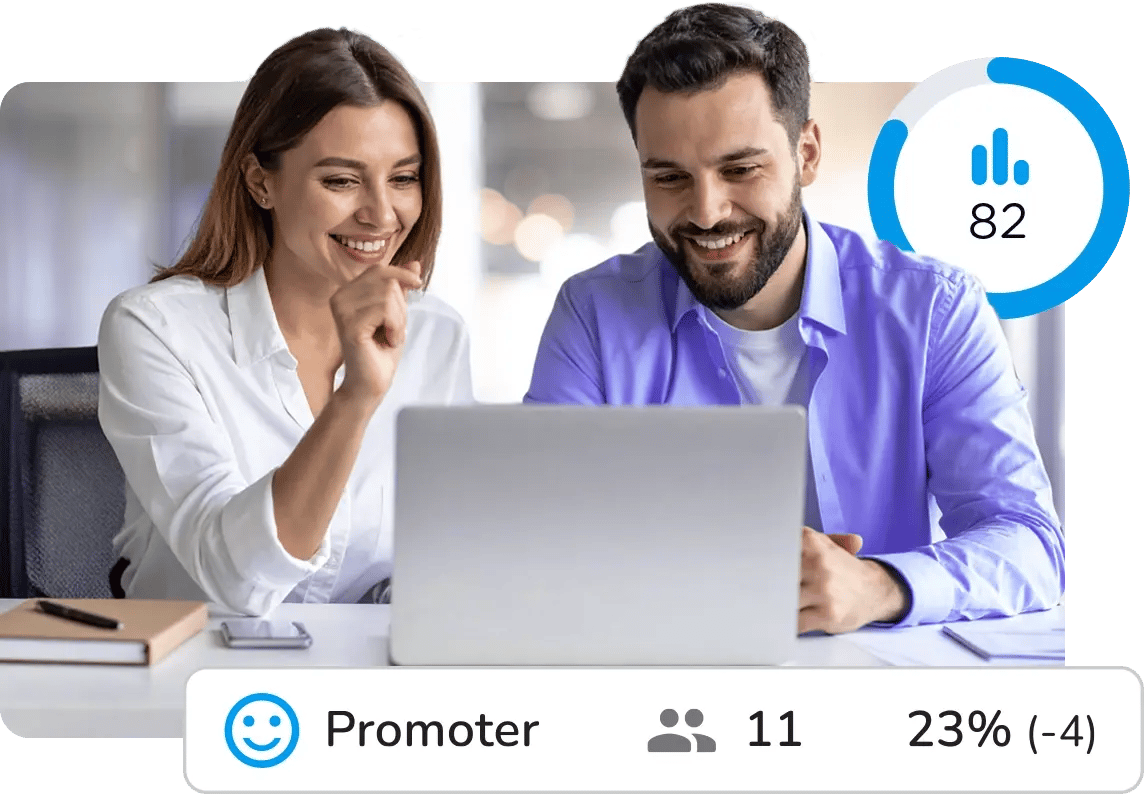 kollegaer, der sidder foran en computer, grafik i baggrunden