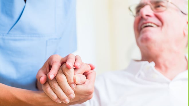 Patient kigger på plejer: Kræftens Bekæmpelse og Kreftforeningen bruger Xact by Rambøll.