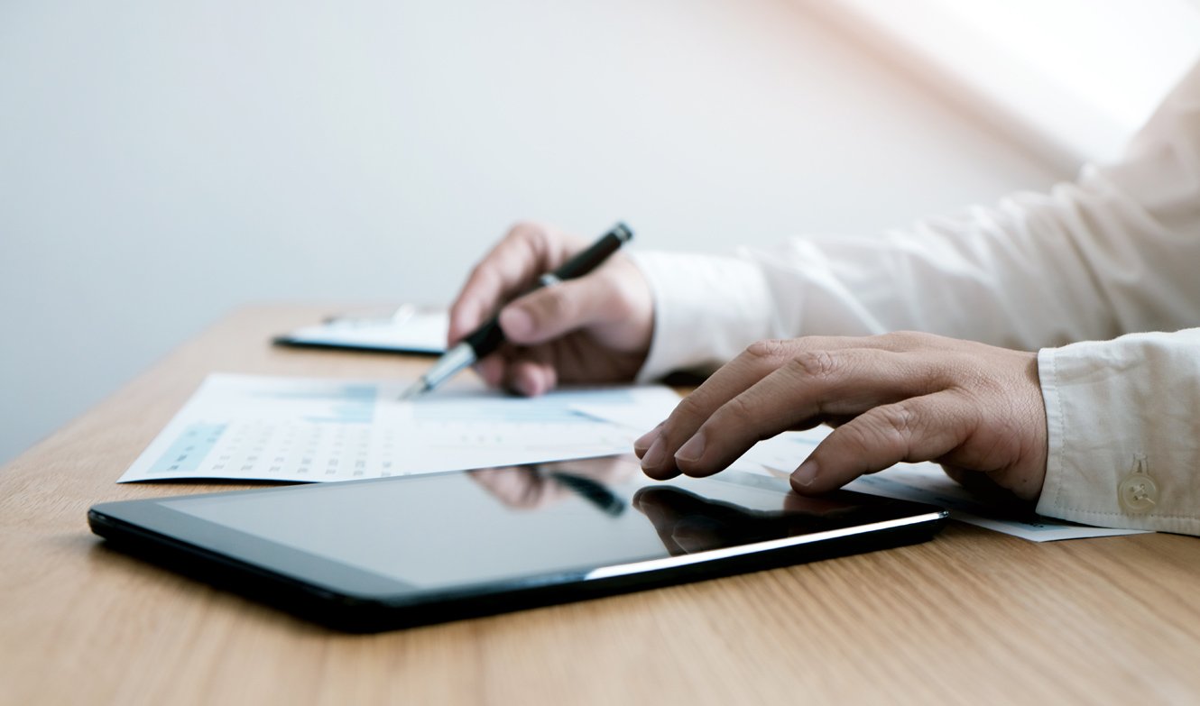 Person der arbejder med GDPR